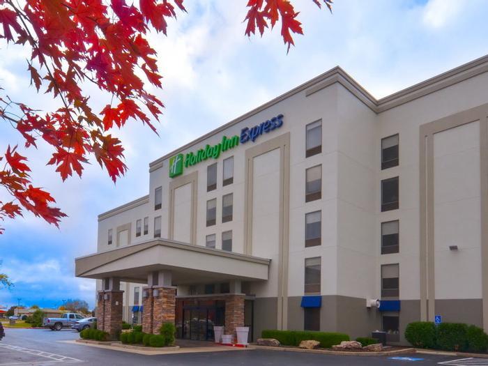 Holiday Inn Express Hotel & Suites Fayetteville - Univ of AR Area - Bild 1