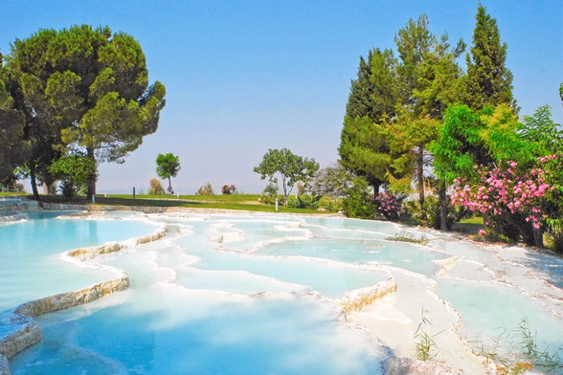 Pamukkale in der Türkei Kalksteinterrassen Hierapolis