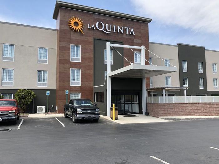 La Quinta Inn & Suites by Wyndham New Cumberland-Harrisburg - Bild 1