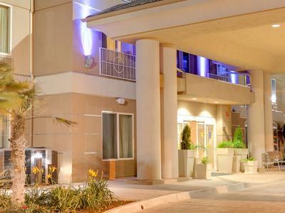 Holiday Inn Express Hotel & Suites Porteville - Bild 2