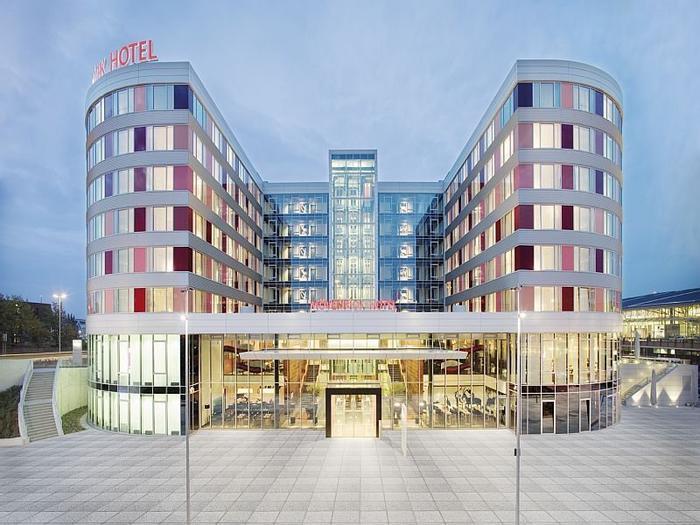 Mövenpick Hotel Stuttgart Airport - Bild 1