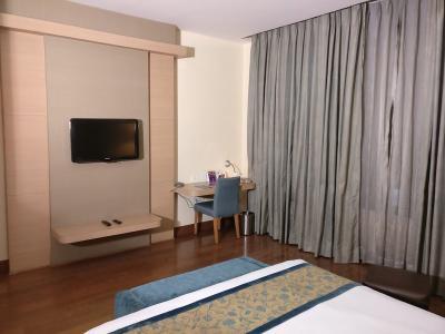 Hotel Clarks Inn Suites Delhi/NCR - Bild 4