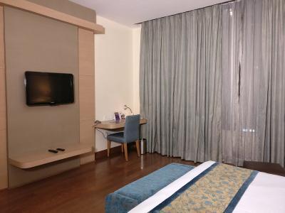 Hotel Clarks Inn Suites Delhi/NCR - Bild 3