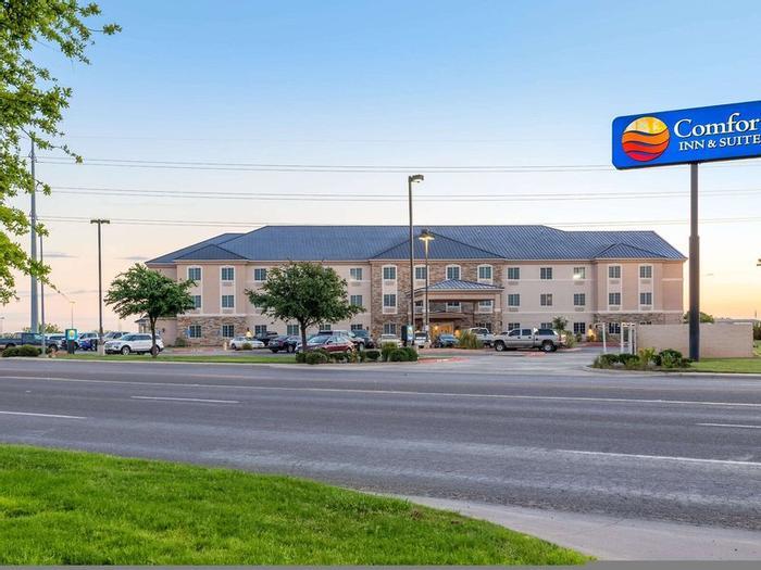 Hotel Comfort Inn & Suites - Bild 1