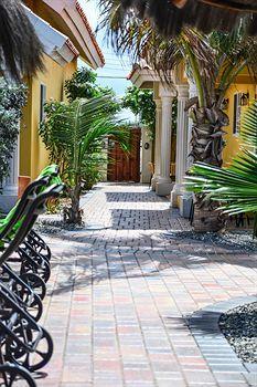 Aruba Tropic Apartments - Bild 1