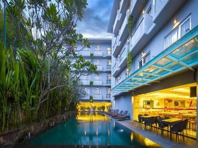 Harris Hotel Kuta Galeria - Bild 2