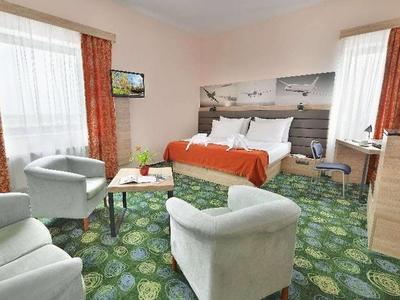 Hotel Ramada by Wyndham Airport Prague - Bild 4
