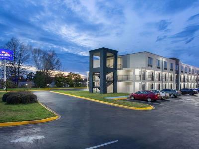 Hotel Baymont by Wyndham Charlotte University - Bild 2