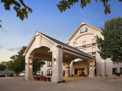 Hotel Days Inn & Suites by Wyndham Cedar Rapids - Bild 2