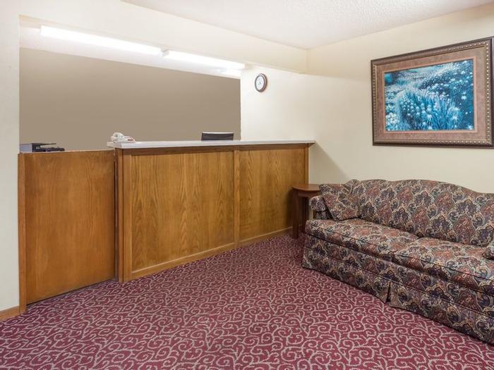 Hotel Super 8 by Wyndham Anamosa IA - Bild 1