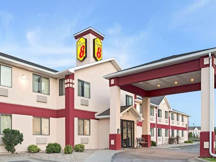 Hotel Super 8 by Wyndham Omaha Eppley Airport/Carter Lake - Bild 1