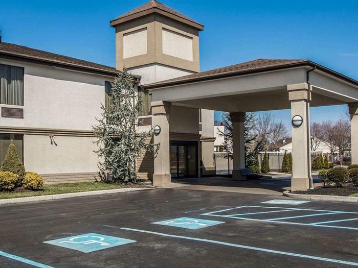 Quality Inn & Suites NJ State Capital Area - Bild 1