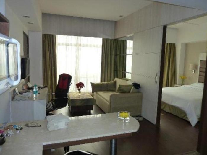 Hotel Mahagun Sarovar Portico Suites - Bild 1