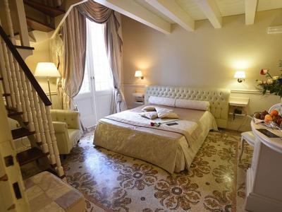 Hotel Santa Chiara Suite - Bild 5
