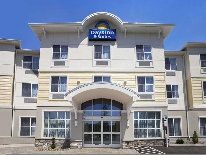 Days Inn & Suites by Wyndham Altoona - Bild 1