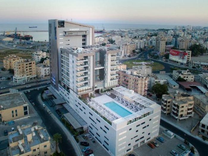 Radisson Blu Hotel, Larnaca - Bild 1