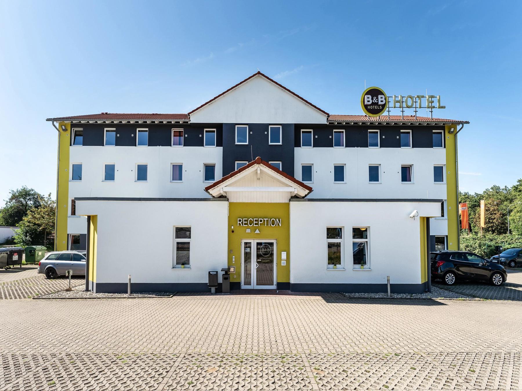 B&B HOTEL Freiburg-Nord - Bild 1