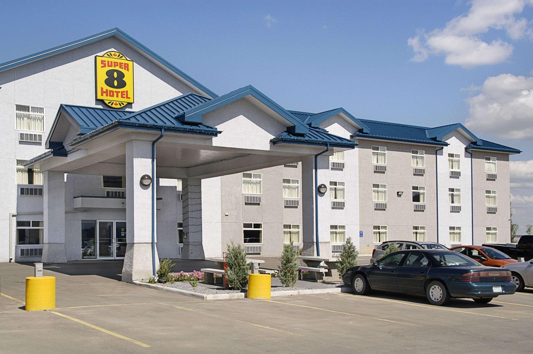 Super 8 by Wyndham Fort Saskatchewan - Bild 1