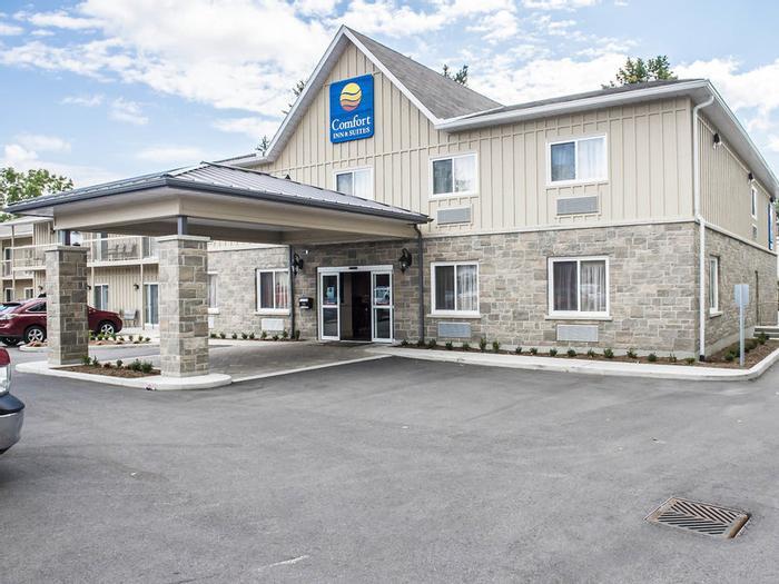 Hotel Comfort Inn & Suites Thousand Islands Harbour District - Bild 1