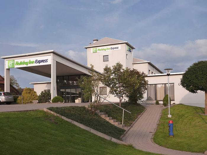 Hotel Holiday Inn Express Luzern - Neuenkirch - Bild 1