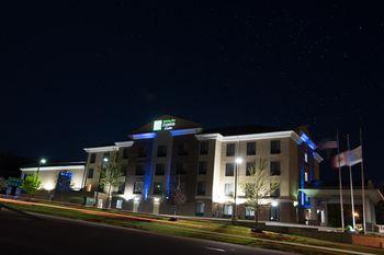 Hotel Holiday Inn Express & Suites North East (Erie I-90 Exit 41) - Bild 3