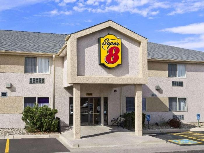 Hotel Super 8 by Wyndham Colorado Springs Airport - Bild 1