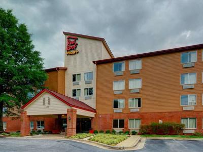 Hotel Red Roof PLUS+ Raleigh NCSU Convention Center - Bild 5