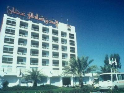 Ajman Beach Hotel - Bild 2