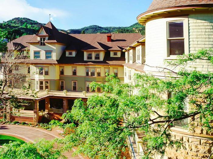 Hotel The Cliff House at Pikes Peak - Bild 1