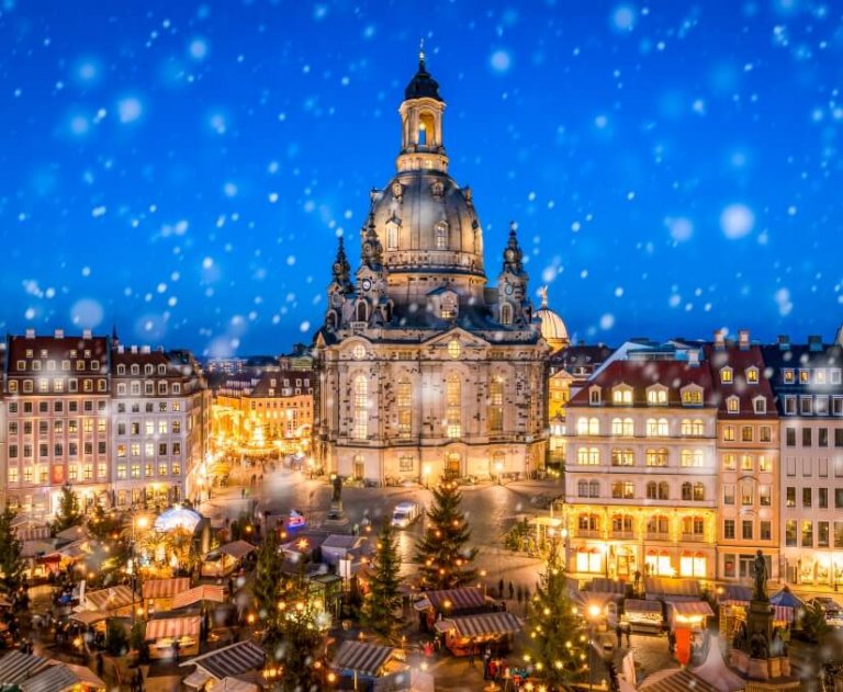 Weihnachtsmarkt an der Frauenkirche in Dresden Der traditionelle Markt