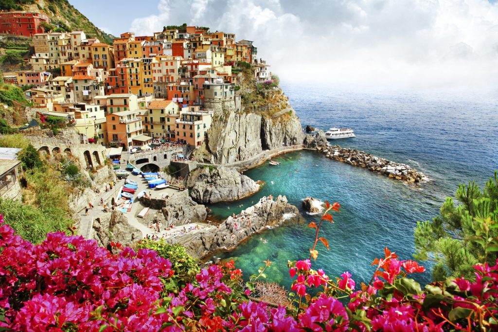 https://www.ab-in-den-urlaub.de/magazin/wp-content/uploads/2018/05/1525879438_Cinque-Terre-Italien_GettyImages-623091552-1024x683.jpg