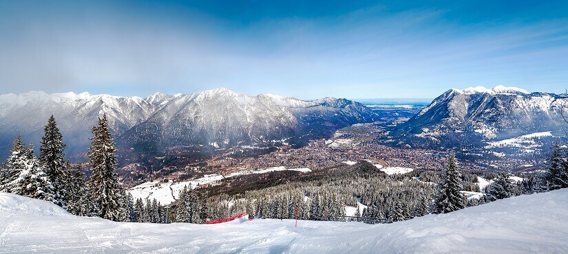 Garmisch-Partenkirchen im Schnee, Berge, Landschaft, Tal