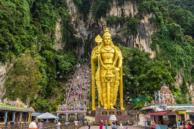 Batu Caves und goldene Statue