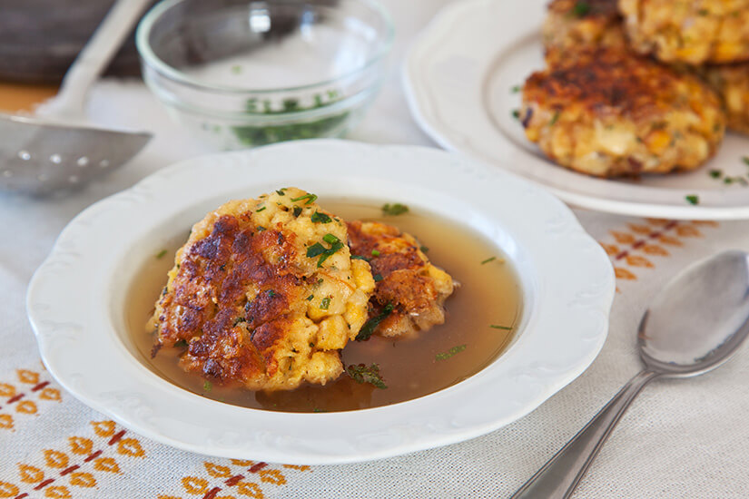 Kaspressknödel in Brühe