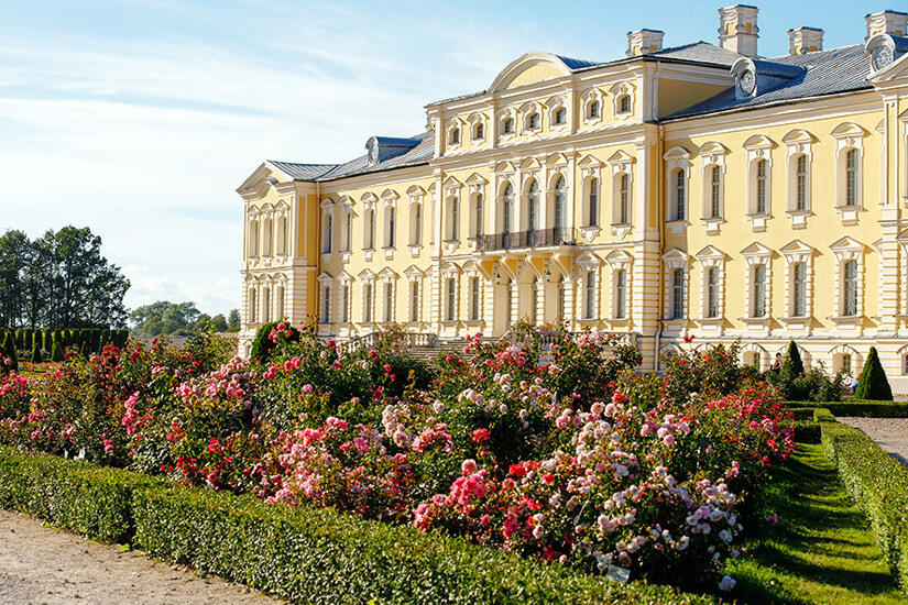 Schloss Rundale mit Rosengarten