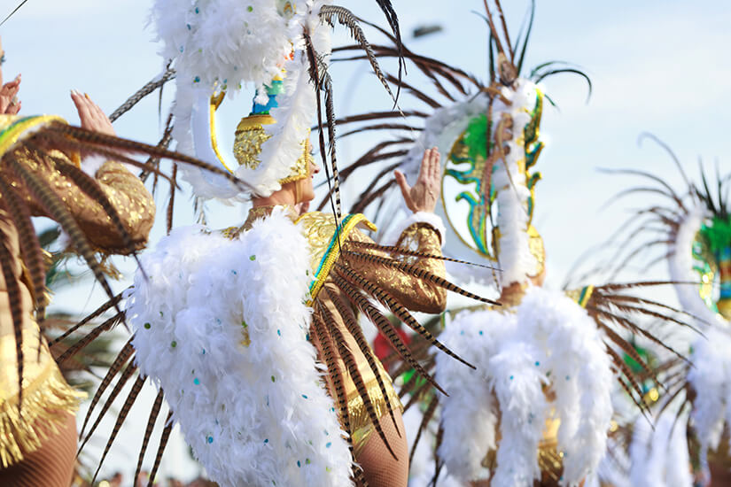 Der Karneval auf Teneriffa erinnert an den in Rio