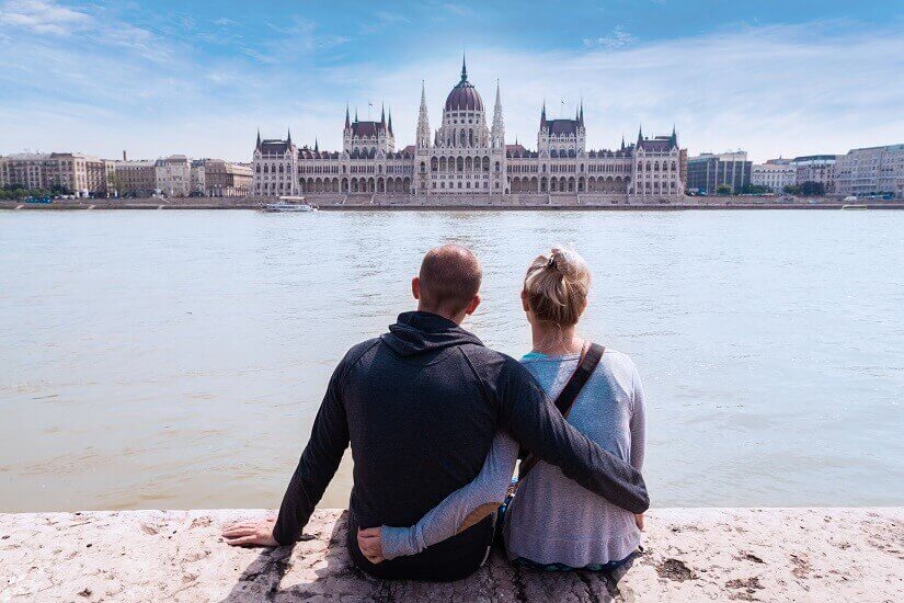 Blick aufs Parlament in Budapest