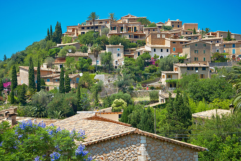 Häuser aus Stein in Deià