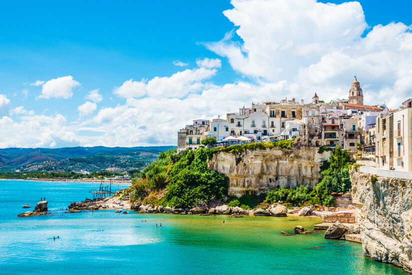 Blick auf Vieste in Apulien