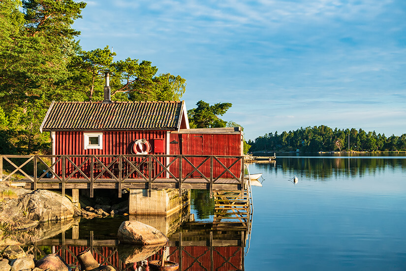 Schärengarten an der schwedischen Küste vor Stockholm