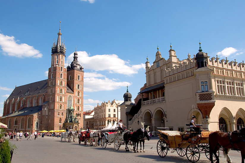 Imposante Marienkirche und Tuchhallen