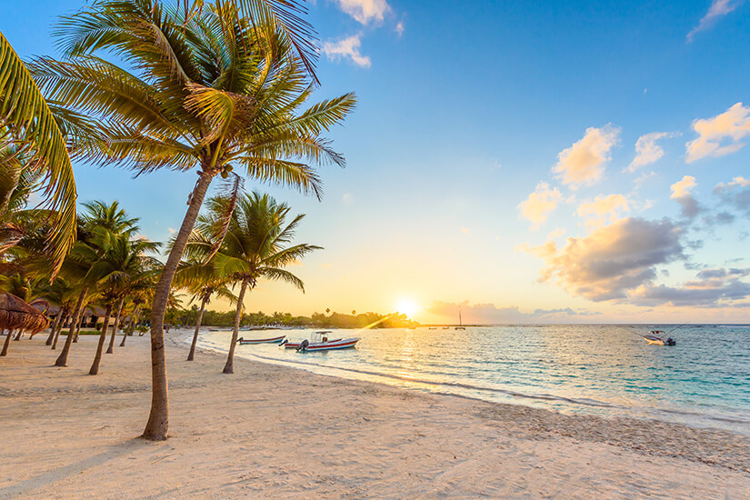 Sonnenuntergang am Strand der Riviera Maya