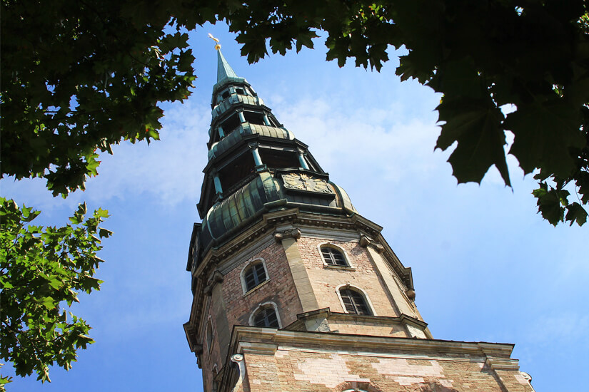 Die Petrikirche ist eines der Wahrzeichen von Riga
