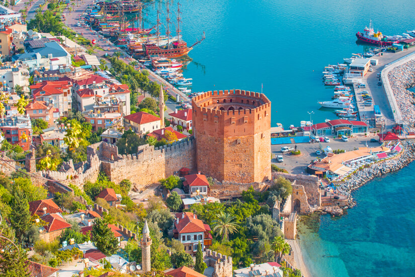 Der Rote Turm im Hafen von Alanya