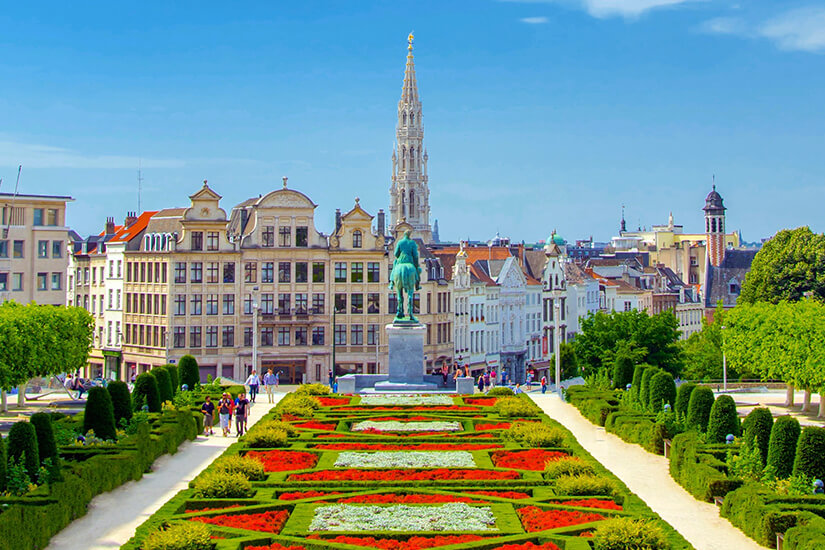 Mont des Arts von Bruessel mit Blumen