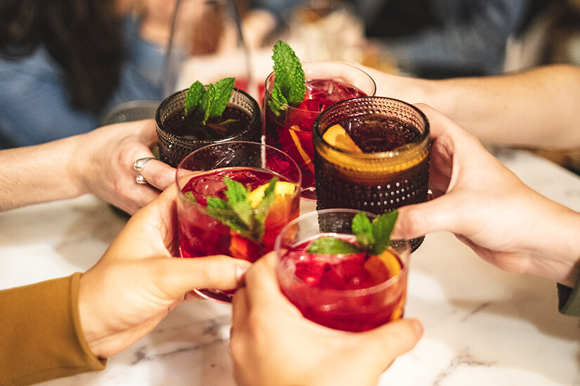 Sangria ist ein fruchtiger Wein-Cocktail