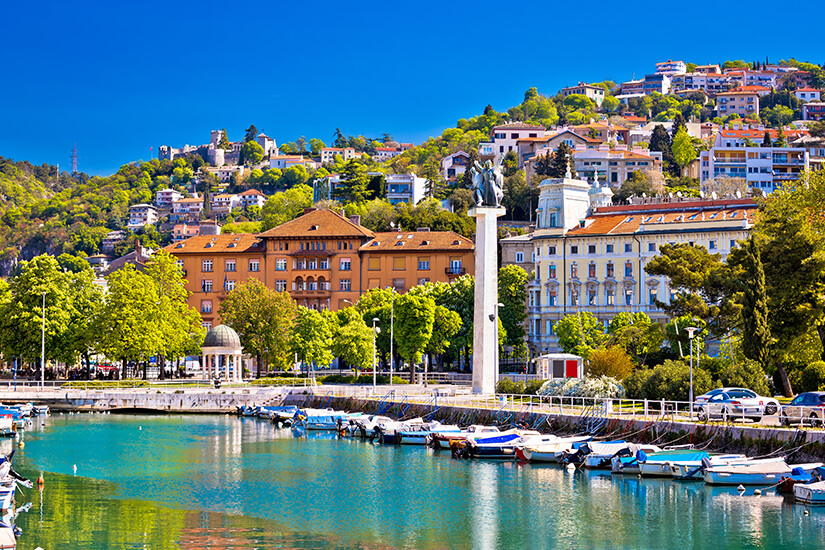 Blick auf Rijeka, Hafen und Burg Trsat