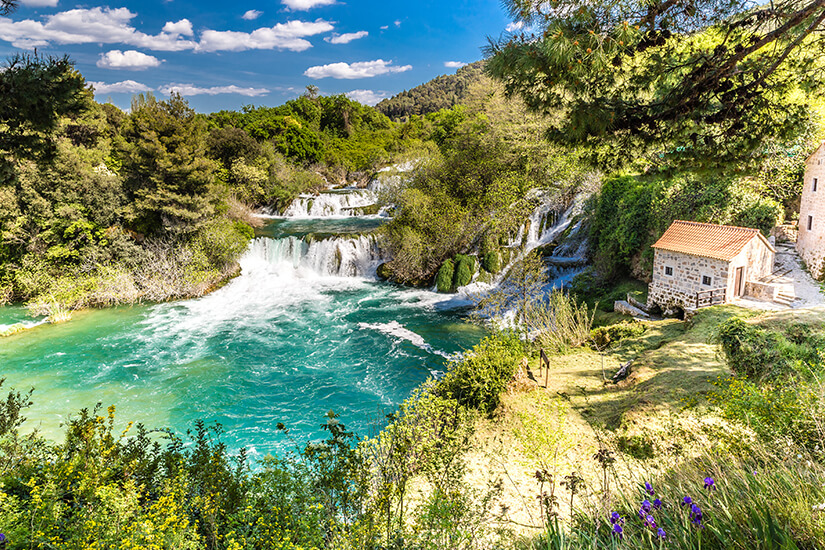 Wasserfall und Muehle im Krka Nationalpark