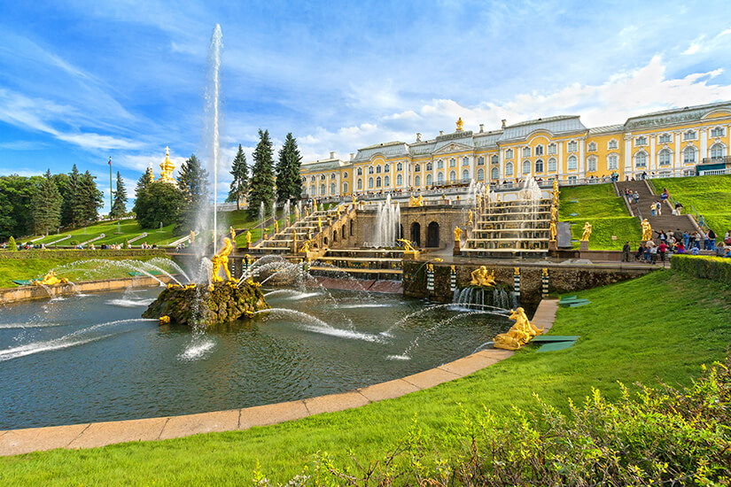 Park und Peterhof in St. Petersburg