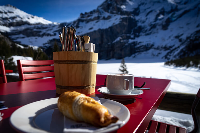 Kulinarische Pause am Oeschinensee